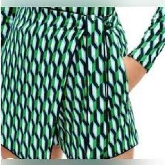 NWT Diane Von Furstenberg DVF Target Arrow XXL Geo Green Side Wrap Mini Skort - Picture 3 of 5